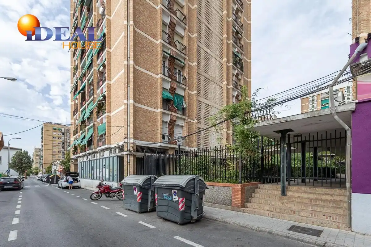 Exterior view of Flat for sale in Granada  with Air Conditioner and Terrace