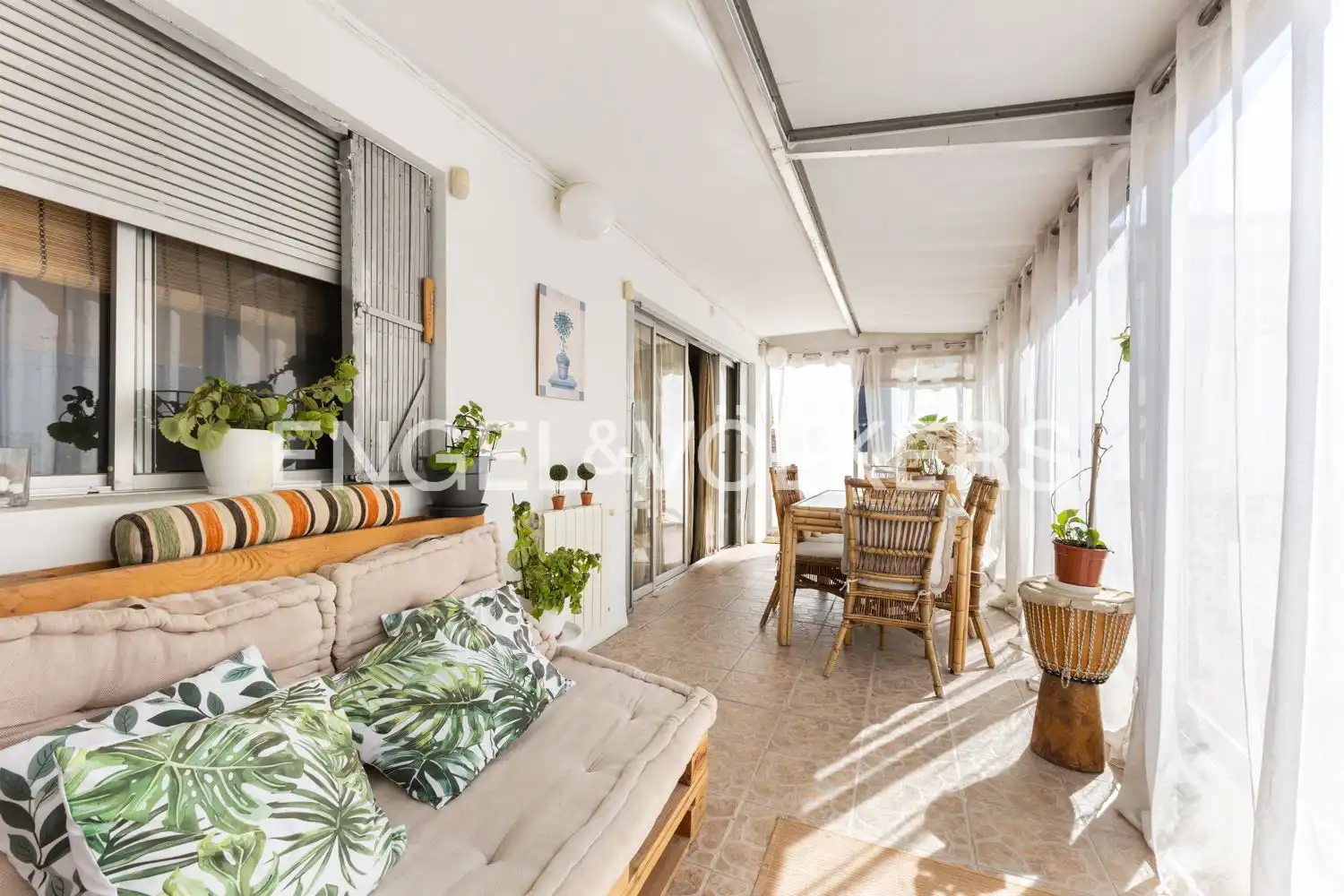 Außenansicht von Wohnung zum Verkauf in Valencia mit Klimaanlage, Heizung und Parkett