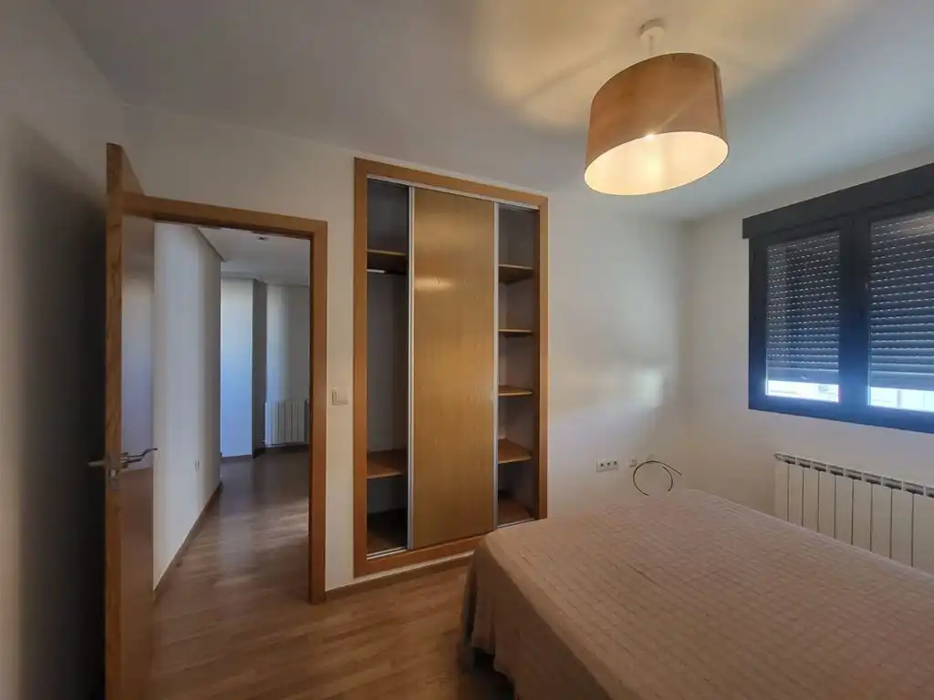 Habitación de Ático de alquiler en La Roda con Aire acondicionado, Calefacción y Terraza