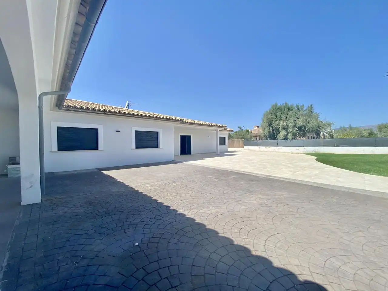 Vista exterior de Casa o xalet en venda en Marratxí amb Aire condicionat, Jardí privat i Piscina