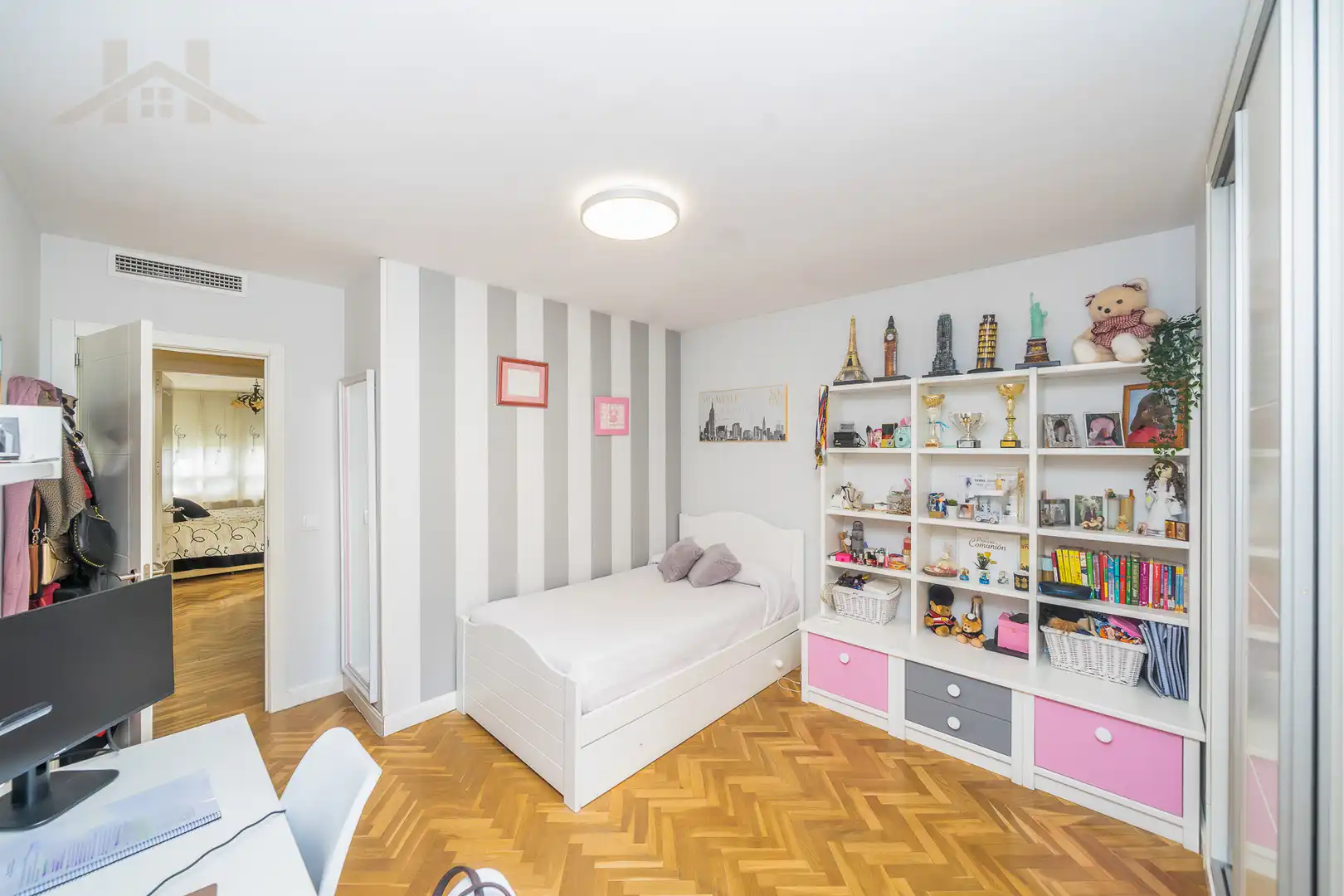 Bedroom of Flat for sale in Pozuelo de Alarcón  with Air Conditioner, Heating and Storage room