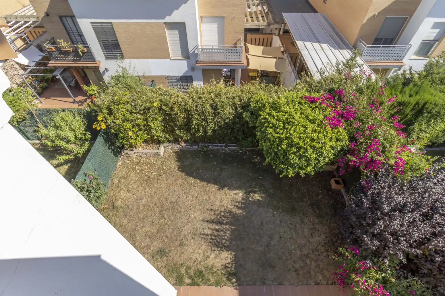 Jardín de Casa adosada en venta en Espartinas con Aire acondicionado, Terraza y Piscina
