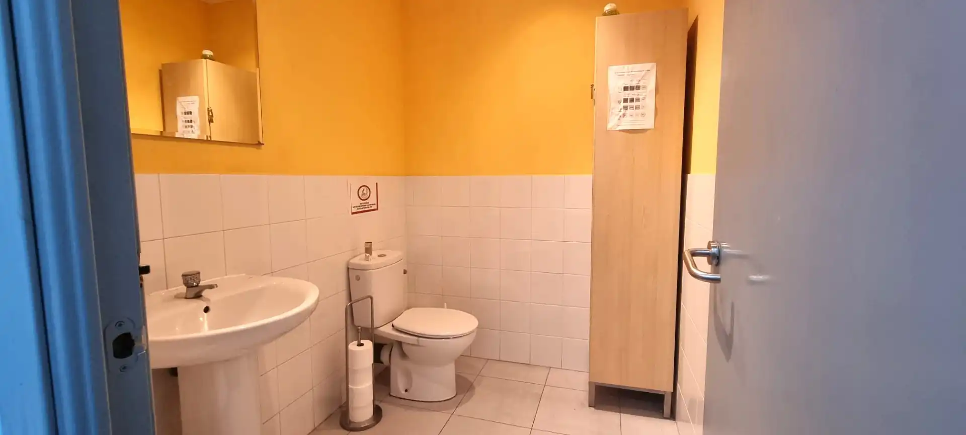 Badezimmer von Geschaftsraum zum Verkauf in Madrid mit Klimaanlage, Möbliert und Alarm