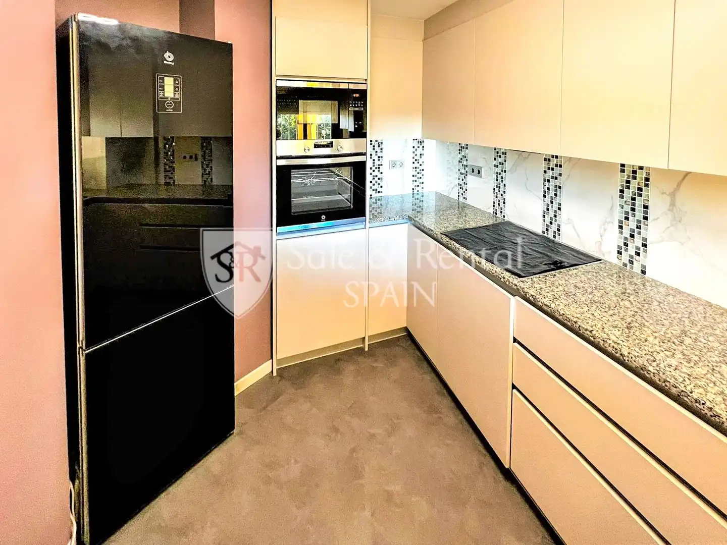 Küche von Wohnung zum Verkauf in Sant Feliu de Guíxols mit Heizung, Privatgarten und Terrasse