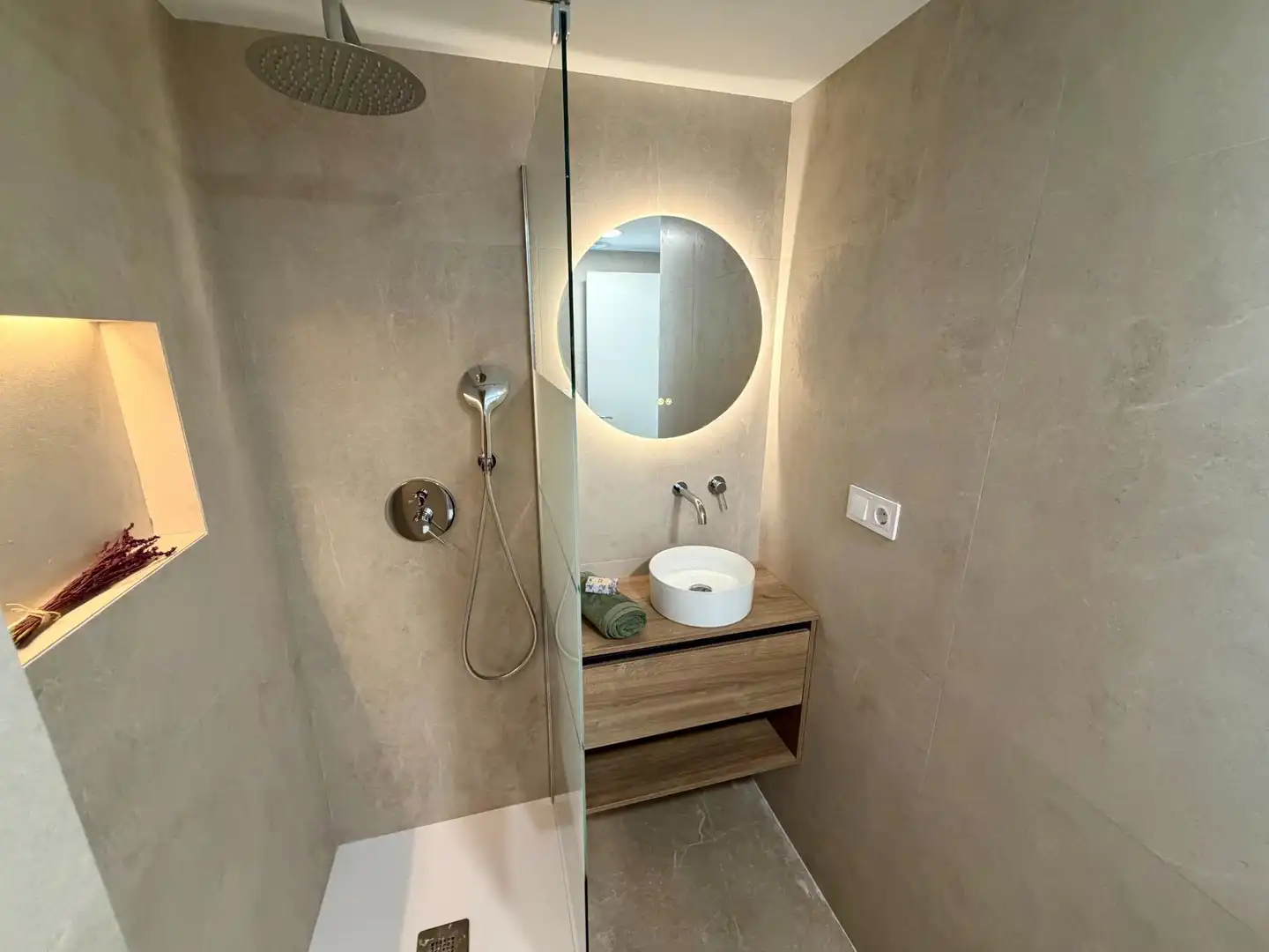Bathroom of Flat for sale in Valencia  with Air Conditioner, Furnished and Balcony