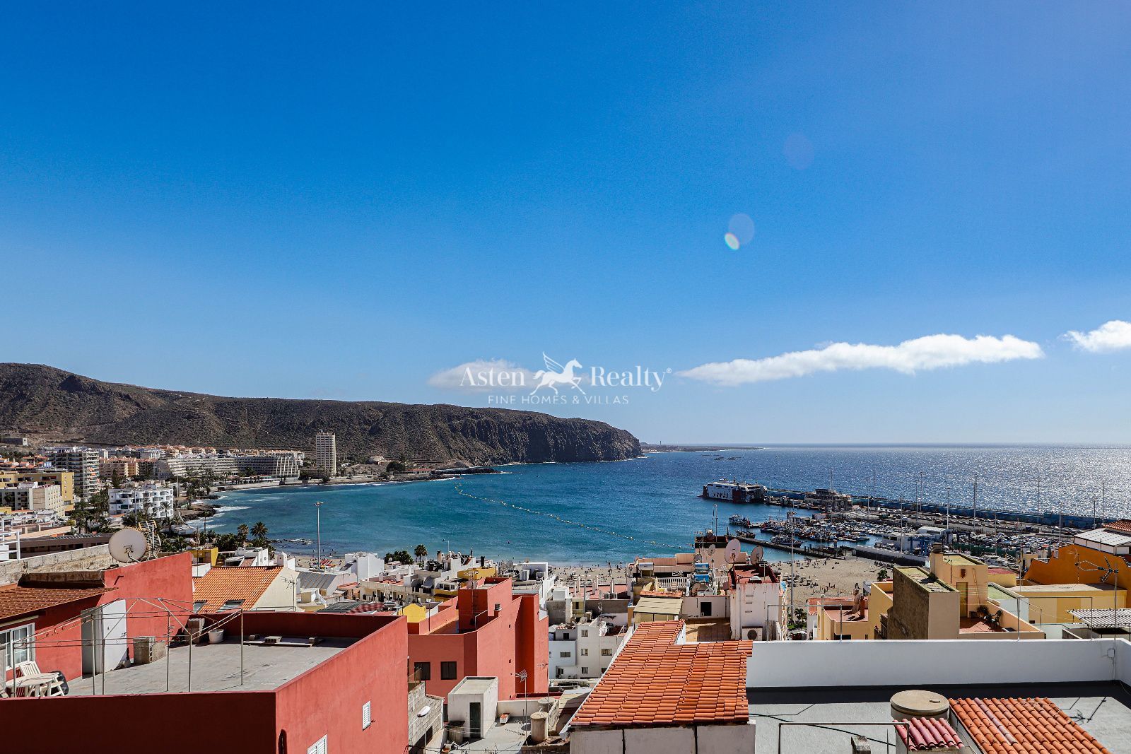 Vista exterior de Piso en venta en Arona con Trastero, Piscina y Amueblado