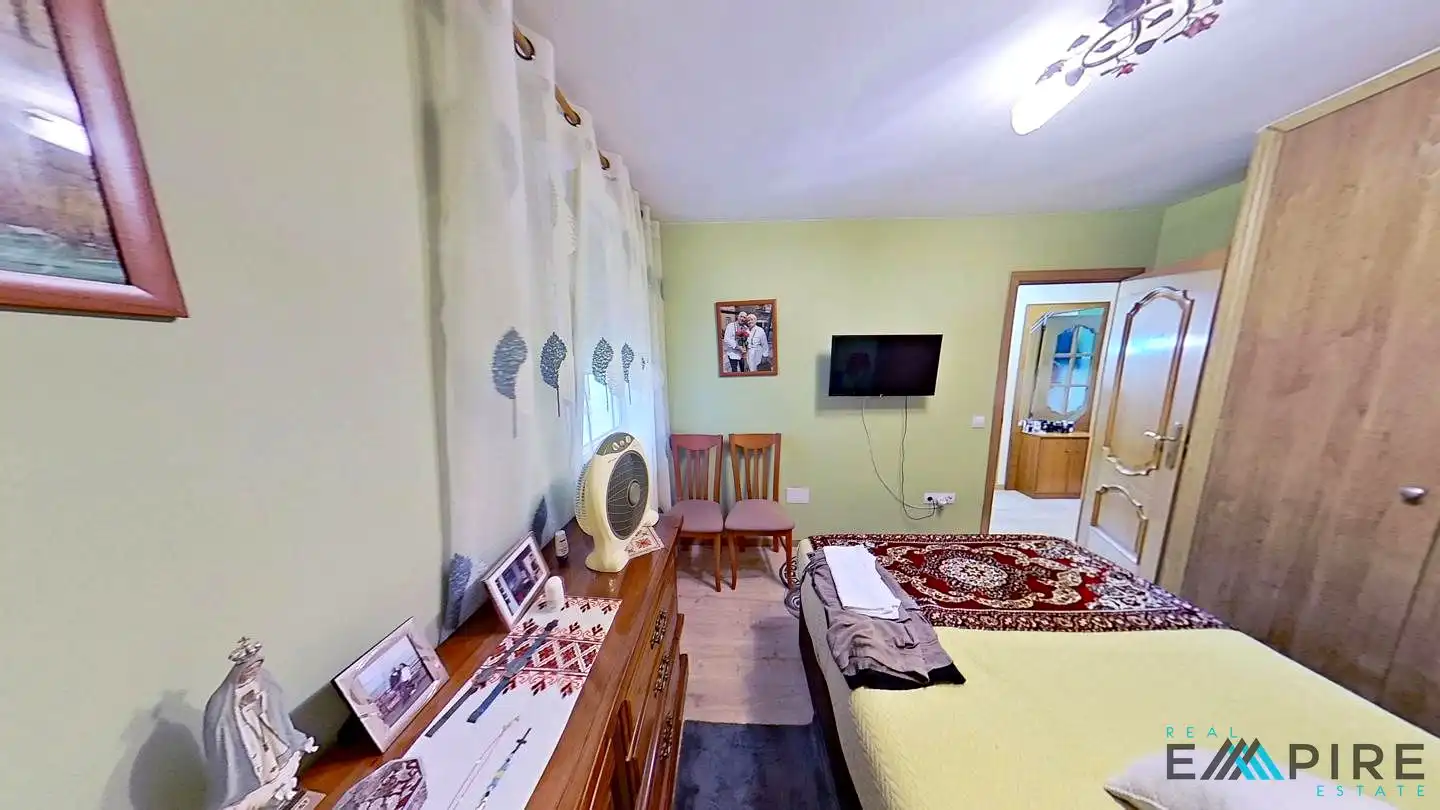 Bedroom of Flat for sale in Carabanchel