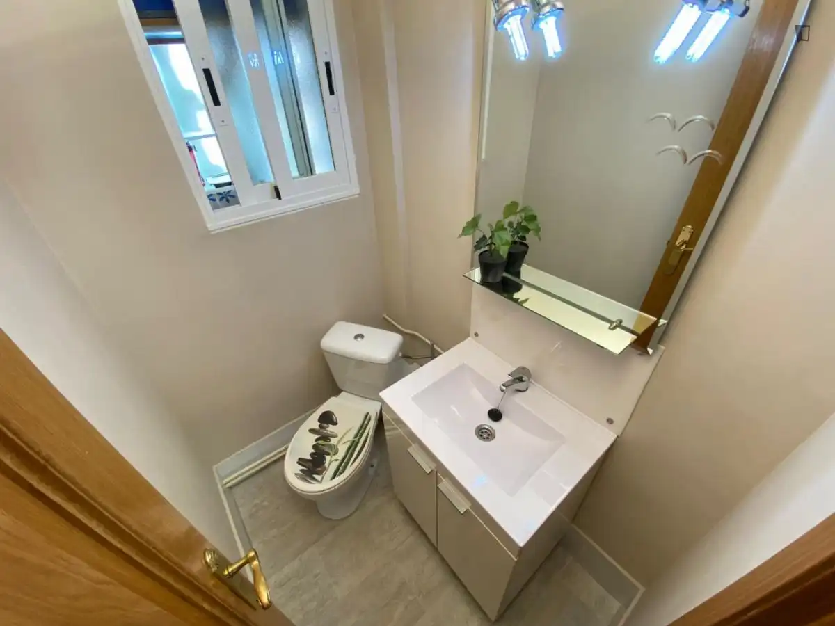 Bany de Apartament per a compartir en Fuenlabrada amb Calefacció, Moblat i Microones