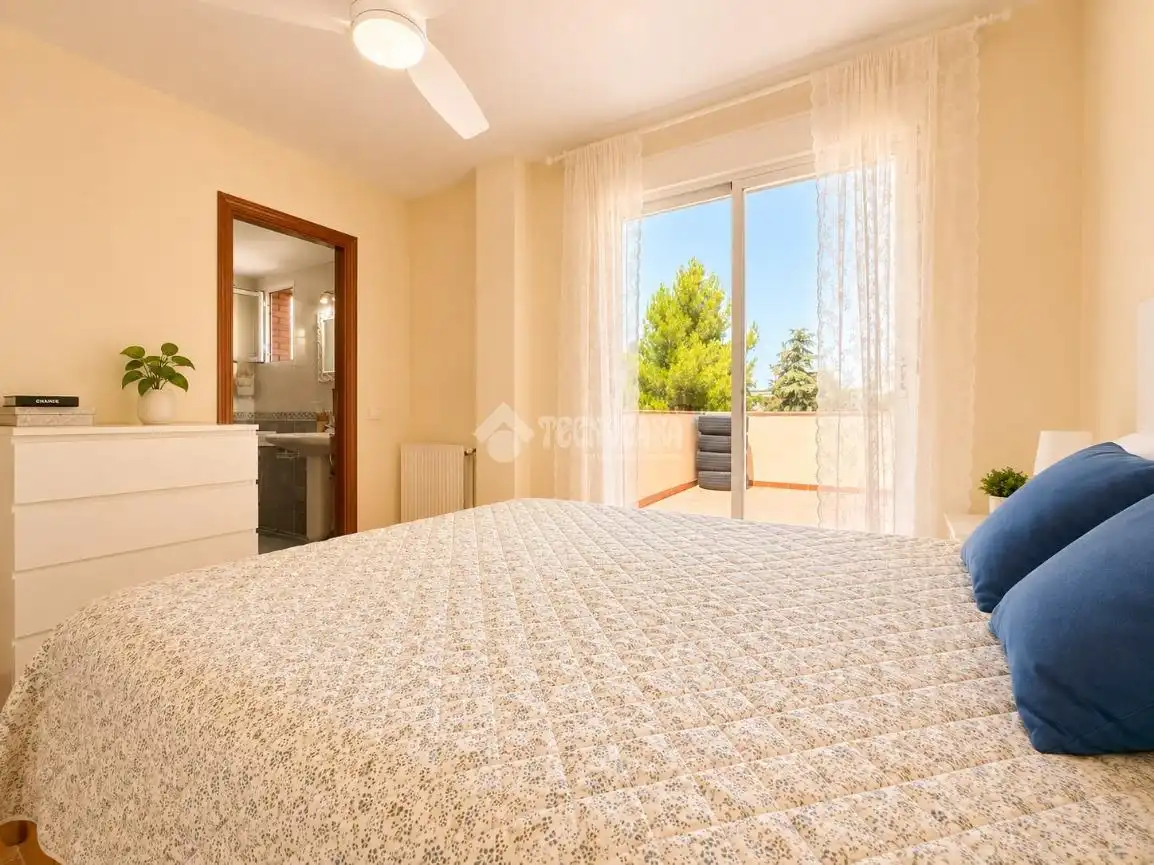 Habitación de Casa adosada en venta en Alcalá de Henares con Aire acondicionado, Calefacción y Parquet