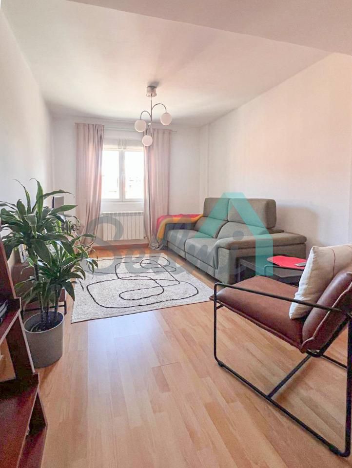 Living room of Flat to rent in Oviedo   with Heating, Furnished and Internet