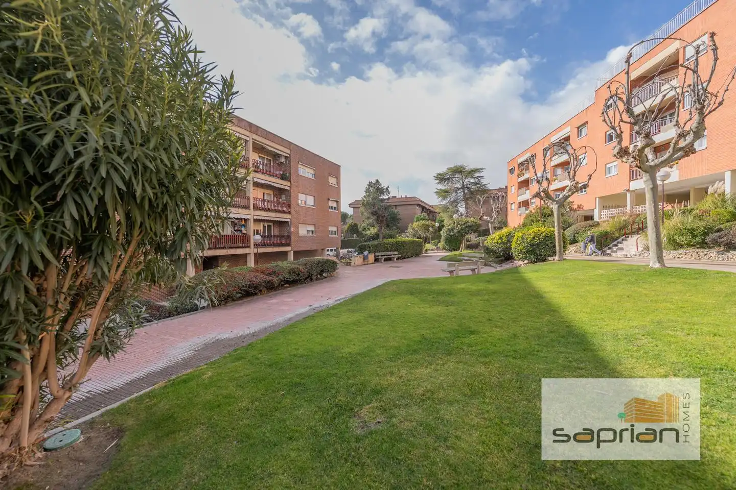 Außenansicht von Wohnung zum Verkauf in Pozuelo de Alarcón mit Heizung, Terrasse und Abstellraum