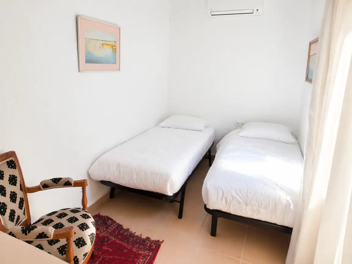 Habitación de Casa o chalet en venta en Garriguella con Aire acondicionado, Calefacción y Jardín privado