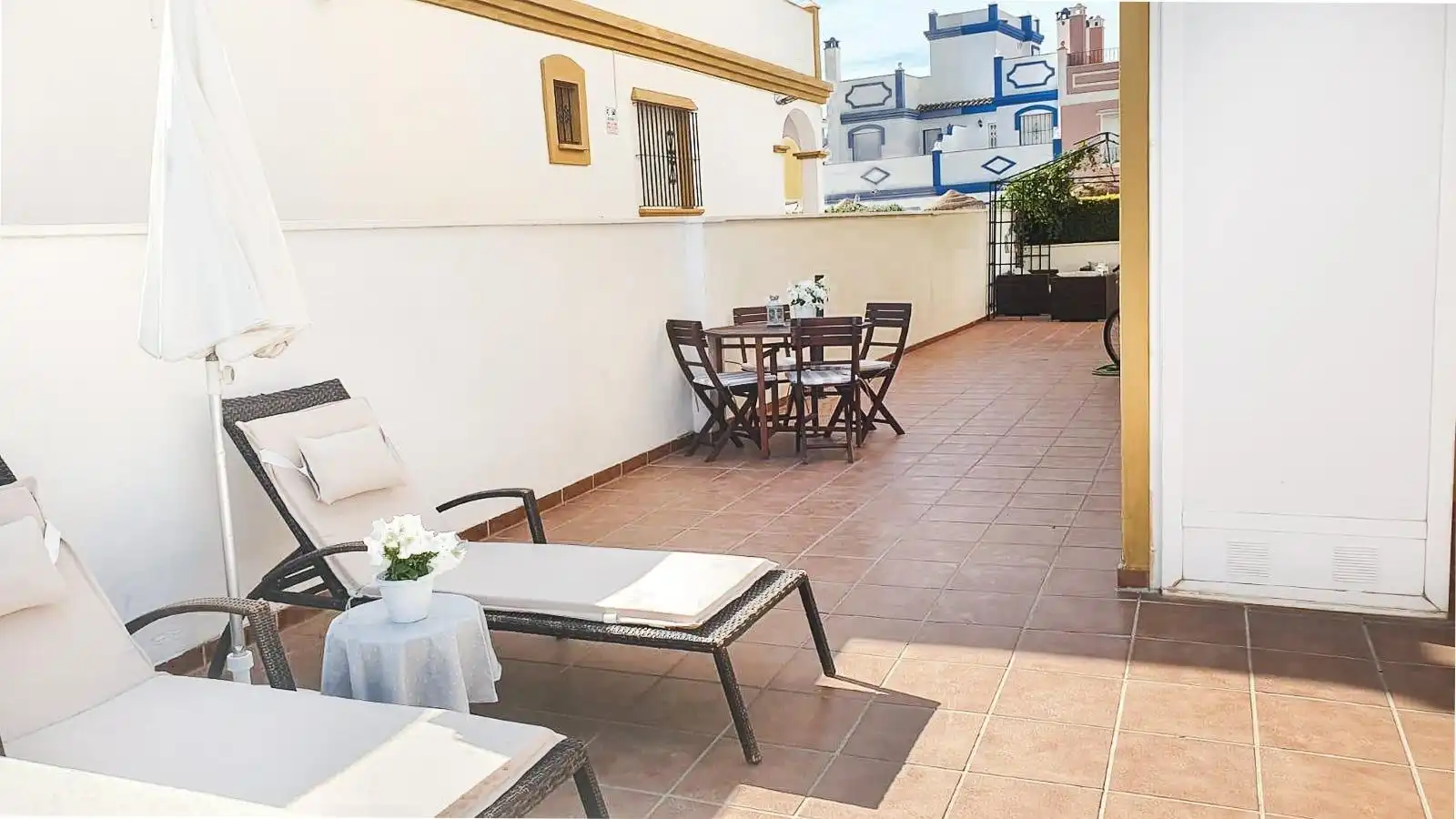 Terrasse von Einfamilien-Reihenhaus zum Verkauf in Pulpí mit Klimaanlage und Gemeinschaftspool