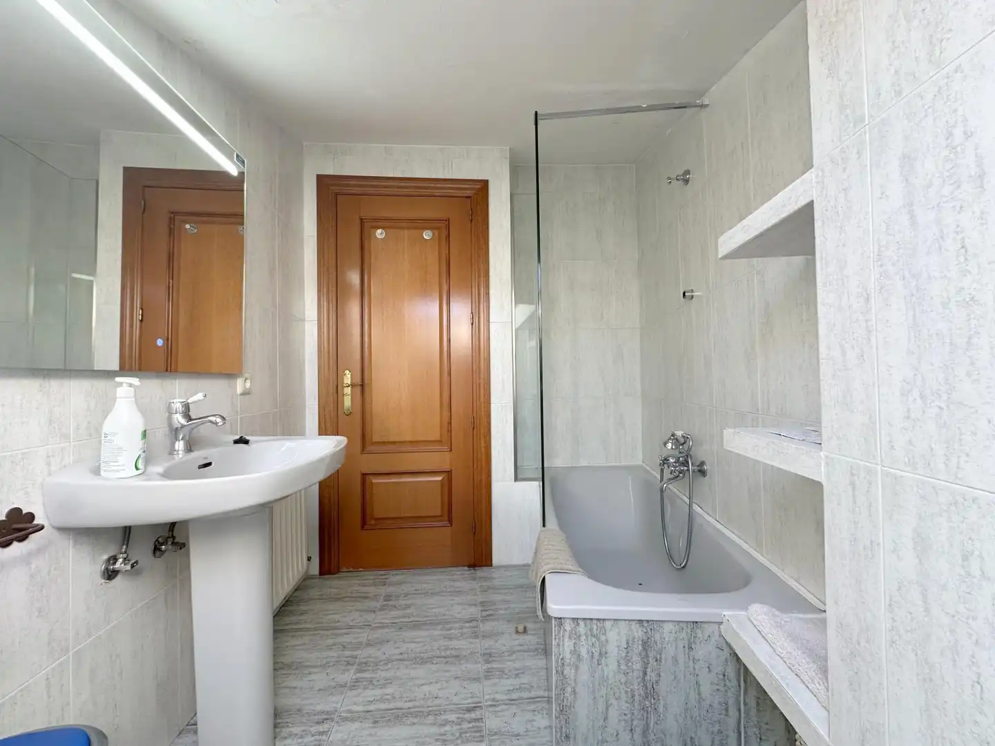 Bany de Casa o xalet en venda en Ávila amb Calefacció i Moblat