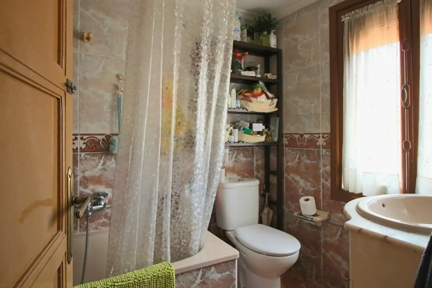 Badezimmer von Haus oder Chalet zum Verkauf in Quirós mit Heizung und Privatgarten
