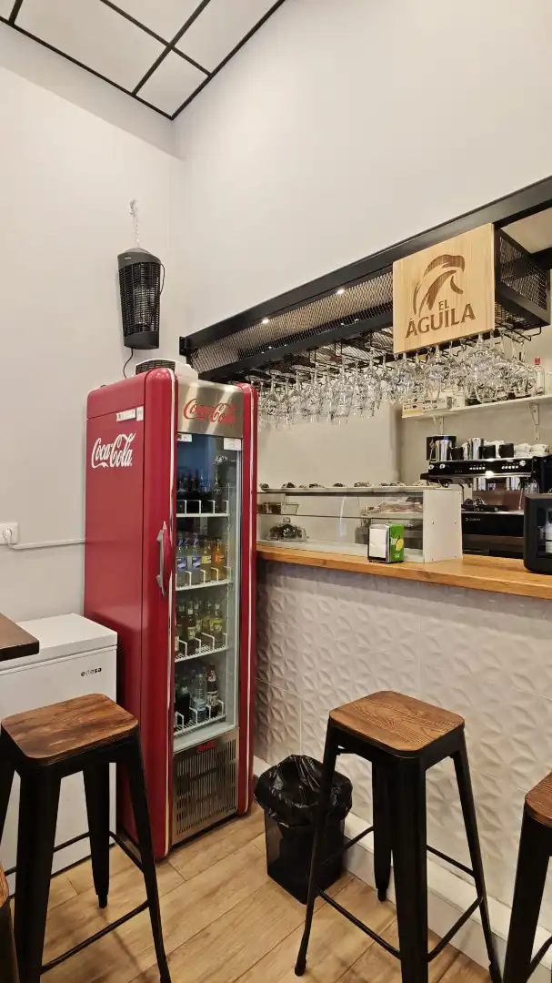 Local en traspaso en Madrid con Aire acondicionado, Amueblado y Alarma