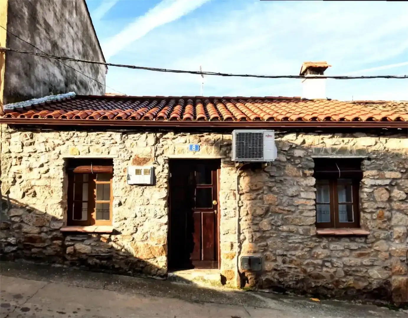 Vista exterior de Planta baja en venta en Valverde del Fresno con Aire acondicionado, Trastero y Amueblado
