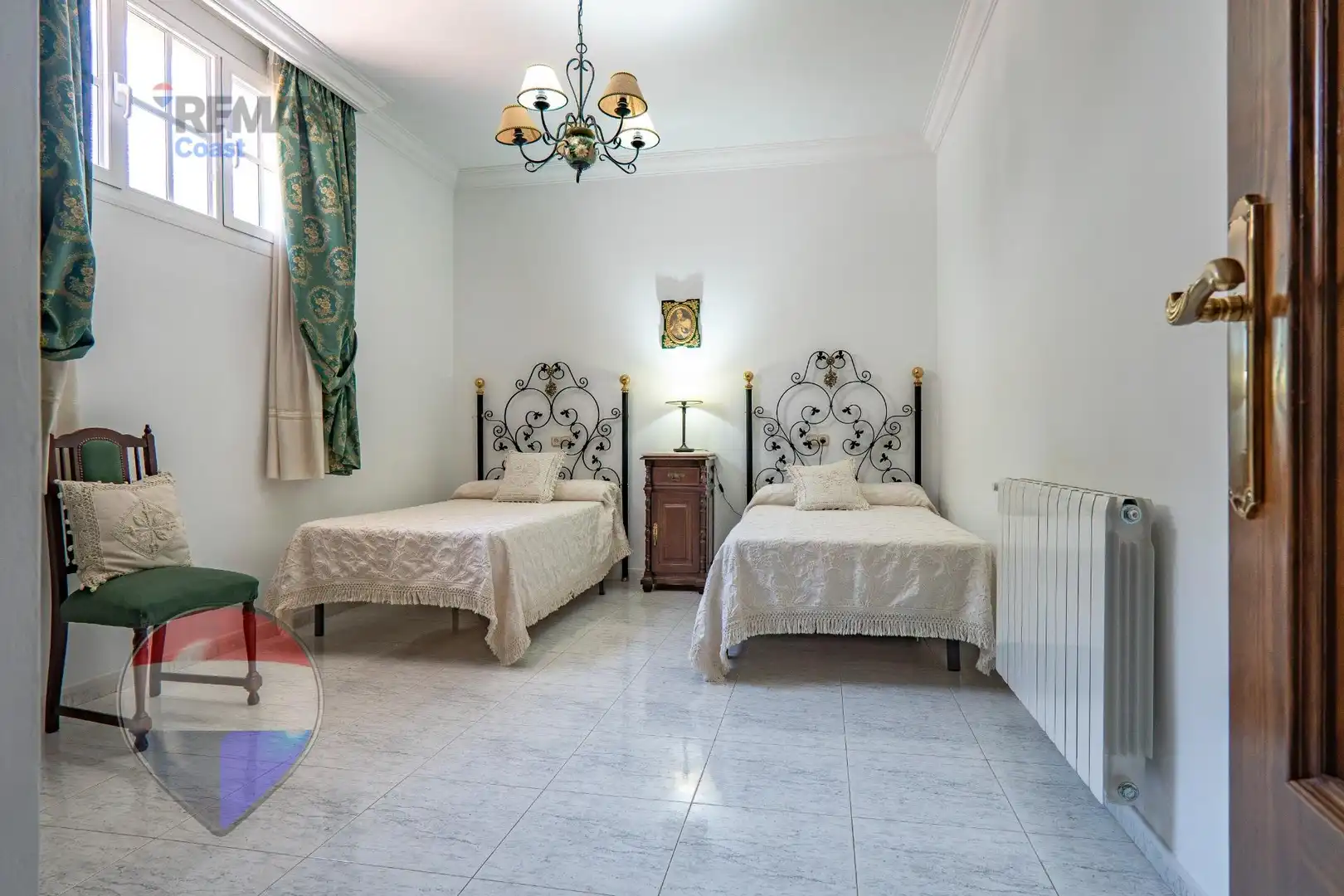 Bedroom of Houses for sale in Cuevas Bajas  with Heating, Private garden and Swimming Pool