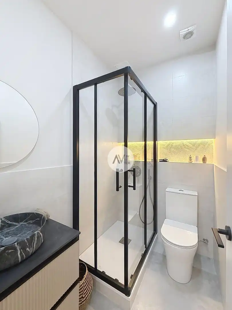 Bathroom of Apartments for sale in Barcelona  with Air Conditioner, Heating and Parquet flooring