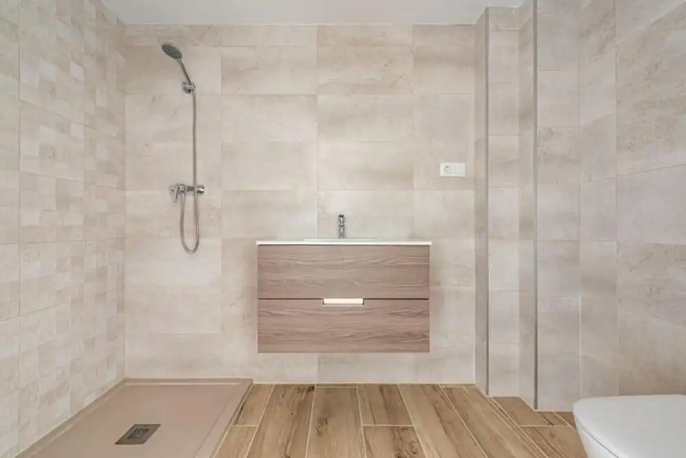 Bathroom of Apartments for rent in Marbella  with Air Conditioner, Terrace and Swimming Pool