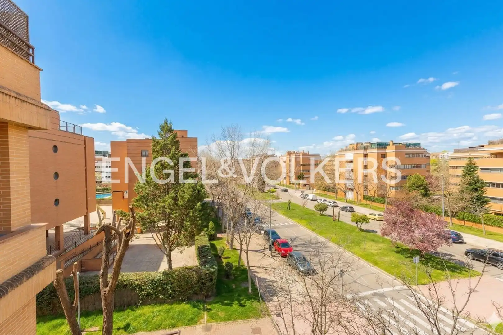 Vista exterior de Piso en venta en La Moraleja con Aire acondicionado, Calefacción y Terraza