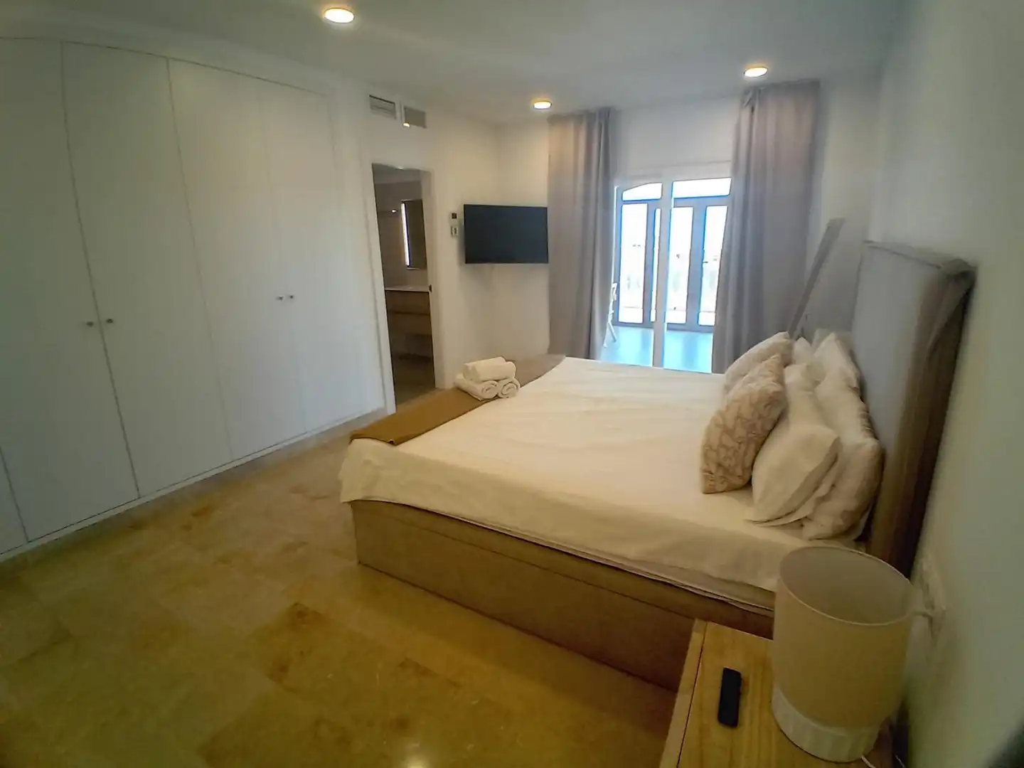Dormitori de Casa o xalet en venda en Benalmádena amb Aire condicionat, Jardí privat i Terrassa