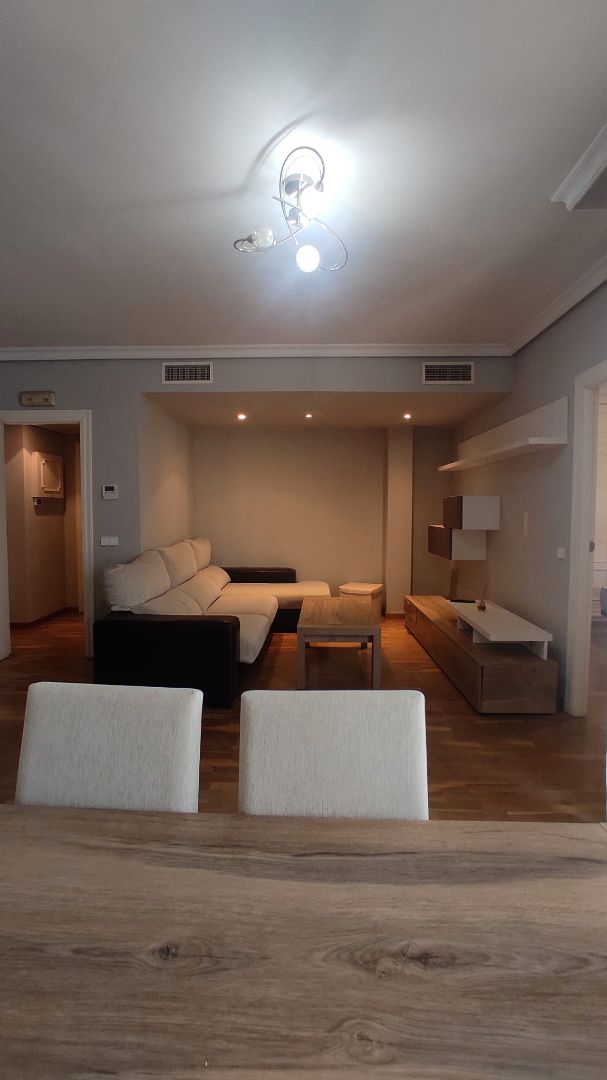 Sala d'estar de Apartament de lloguer en Ciudad Real Capital amb Aire condicionat, Calefacció i Moblat