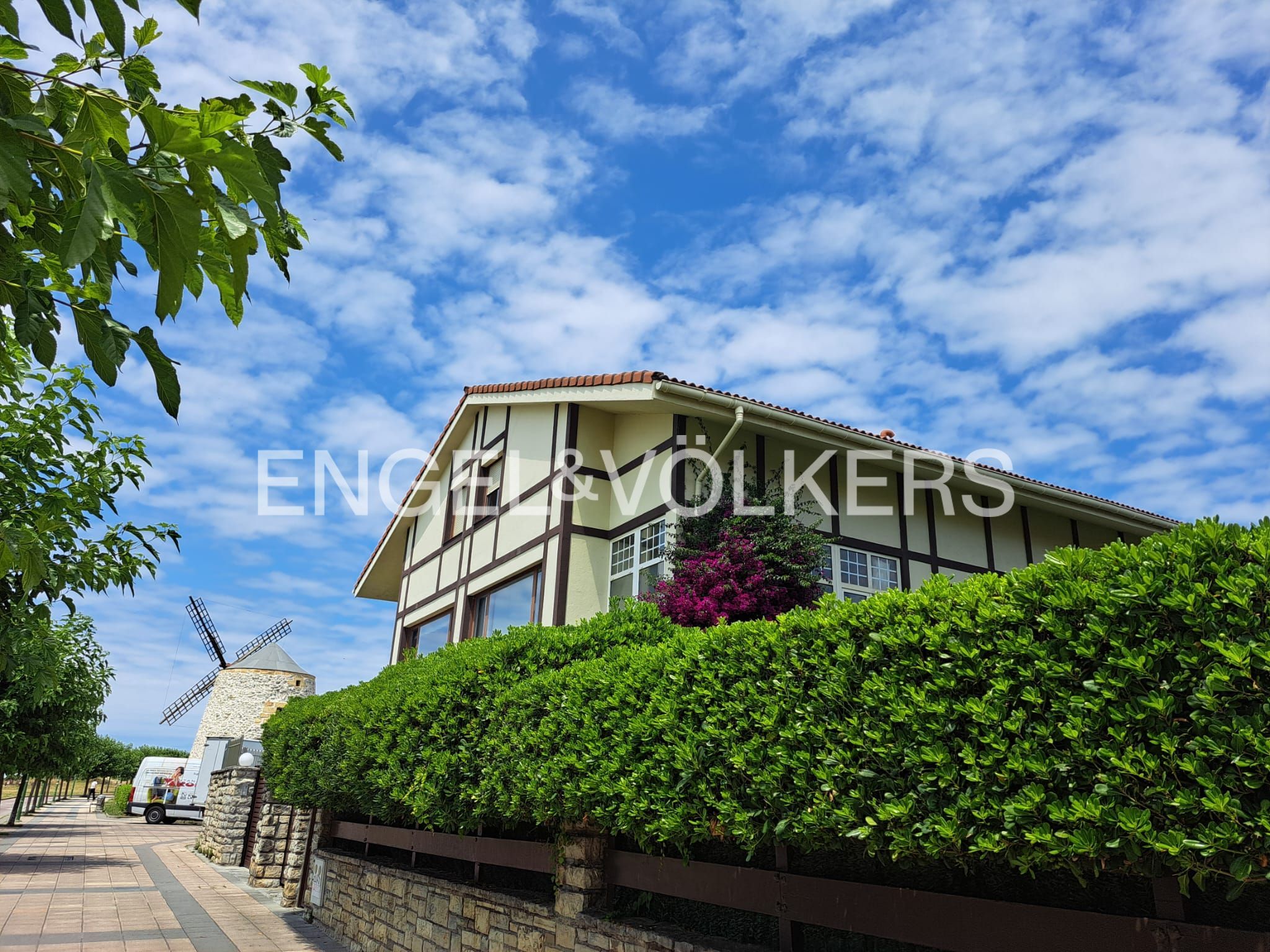 Vista exterior de Casa adosada en venda en Getxo  amb Calefacció, Jardí privat i Terrassa