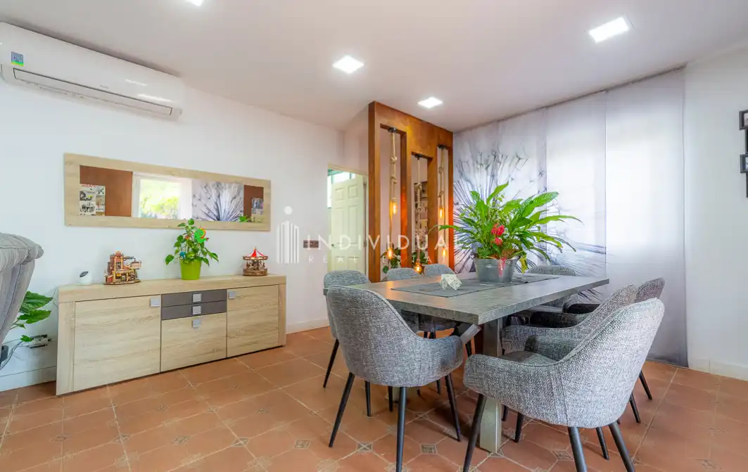Menjador de Casa o xalet en venda en Santa Eulàlia de Ronçana amb Aire condicionat, Jardí privat i Parquet