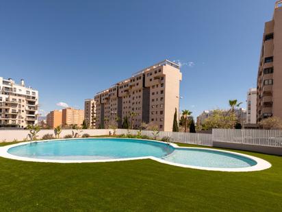 Piscina de Pis en venda en Alicante / Alacant amb Aire condicionat, Calefacció i Jardí privat