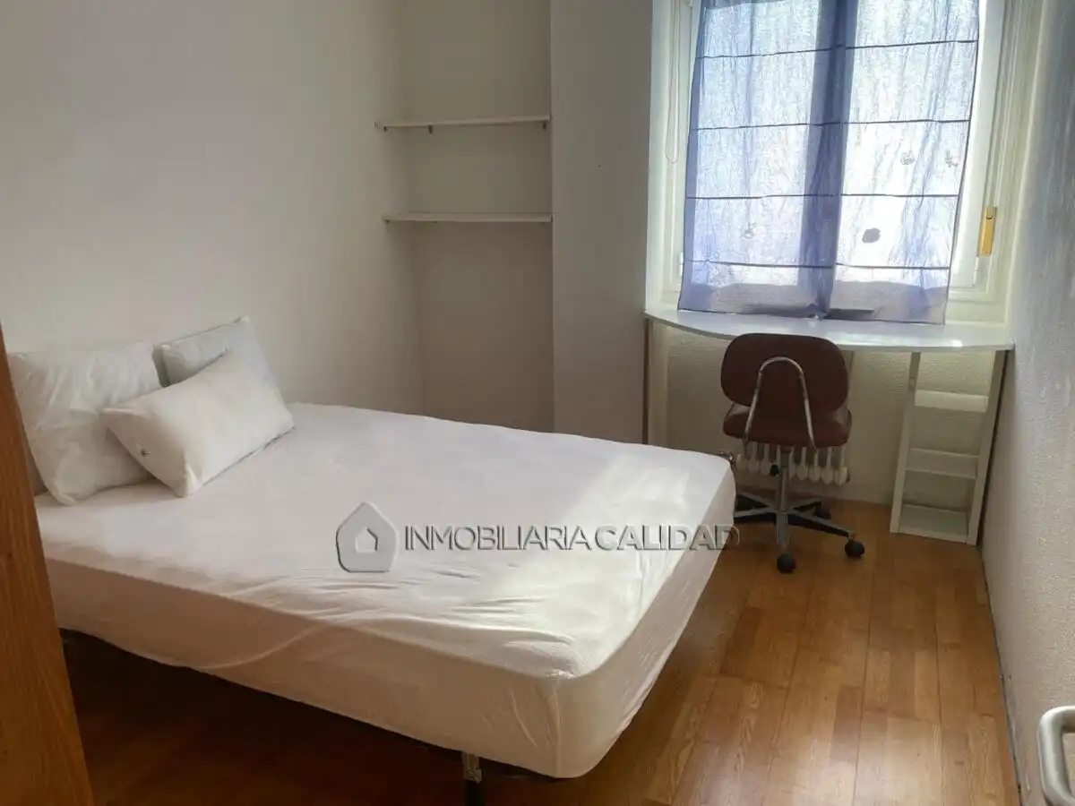 Bedroom of Flat for rent in Burgos  with Heating and Furnished