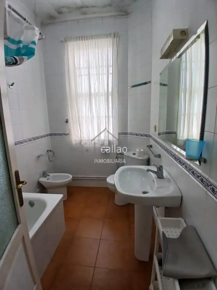 Baño de Piso de alquiler en Ferrol con Calefacción y Amueblado