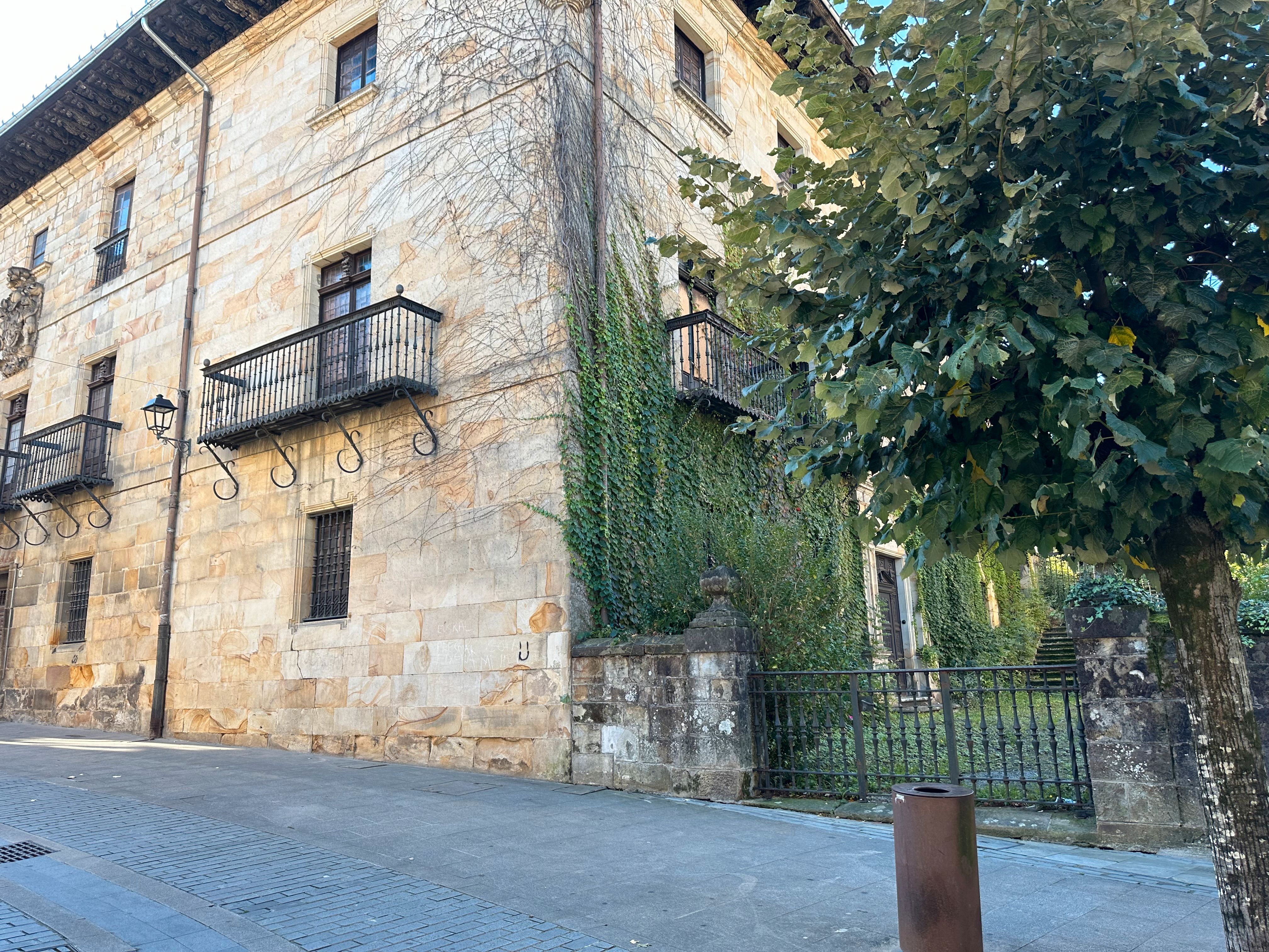 Exterior view of Building for sale in Elorrio