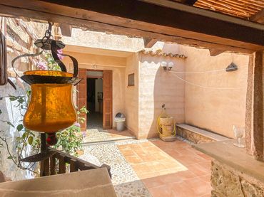 Casa a schiera con balcone in vendita a Petra