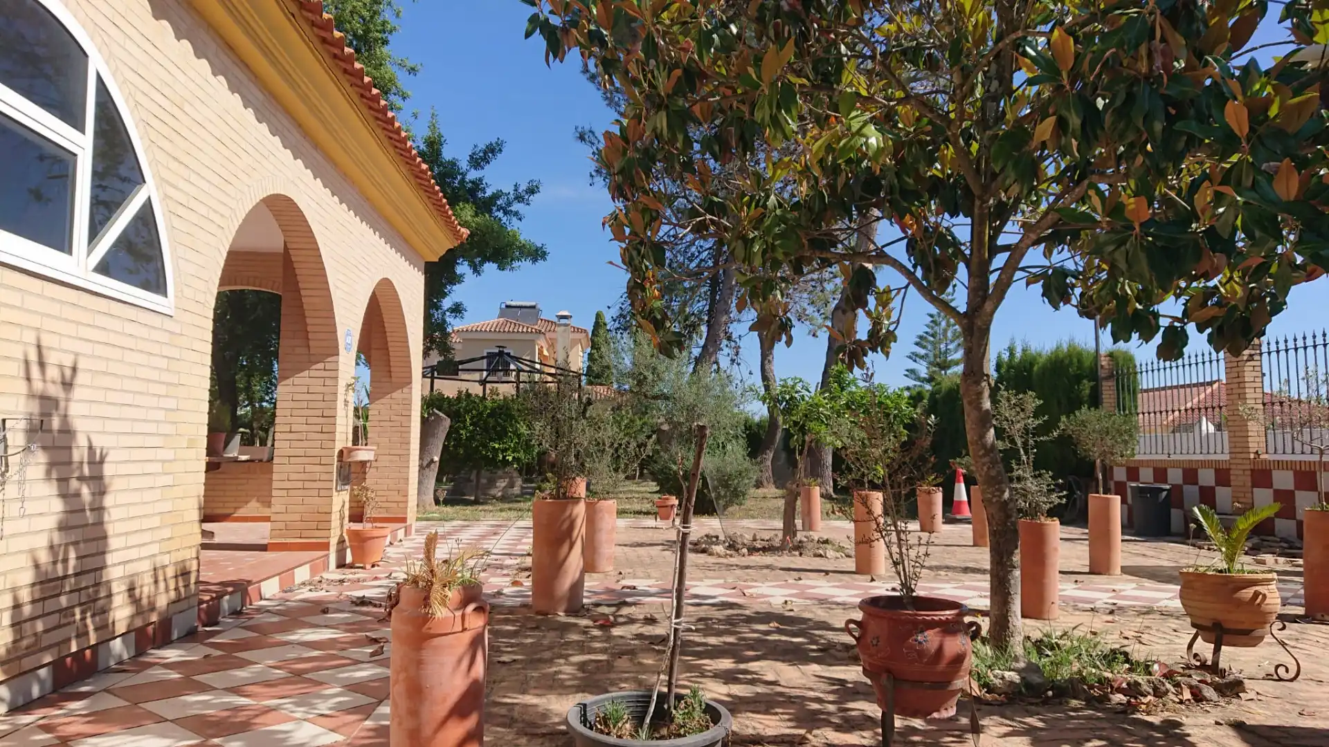 Vista exterior de Casa o chalet en venta en Espartinas con Aire acondicionado, Jardín privado y Terraza