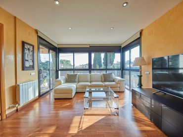 Detached house with balcony for sale in el Carrer de Nicaragua