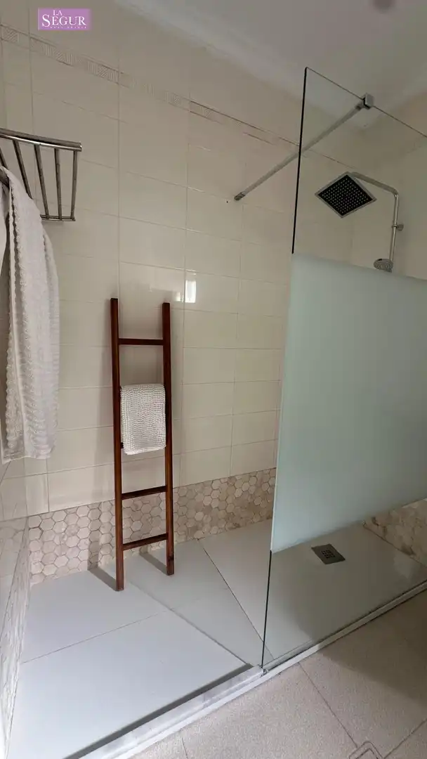 Baño de Finca rústica en venta en Barbate con Aire acondicionado, Jardín privado y Terraza