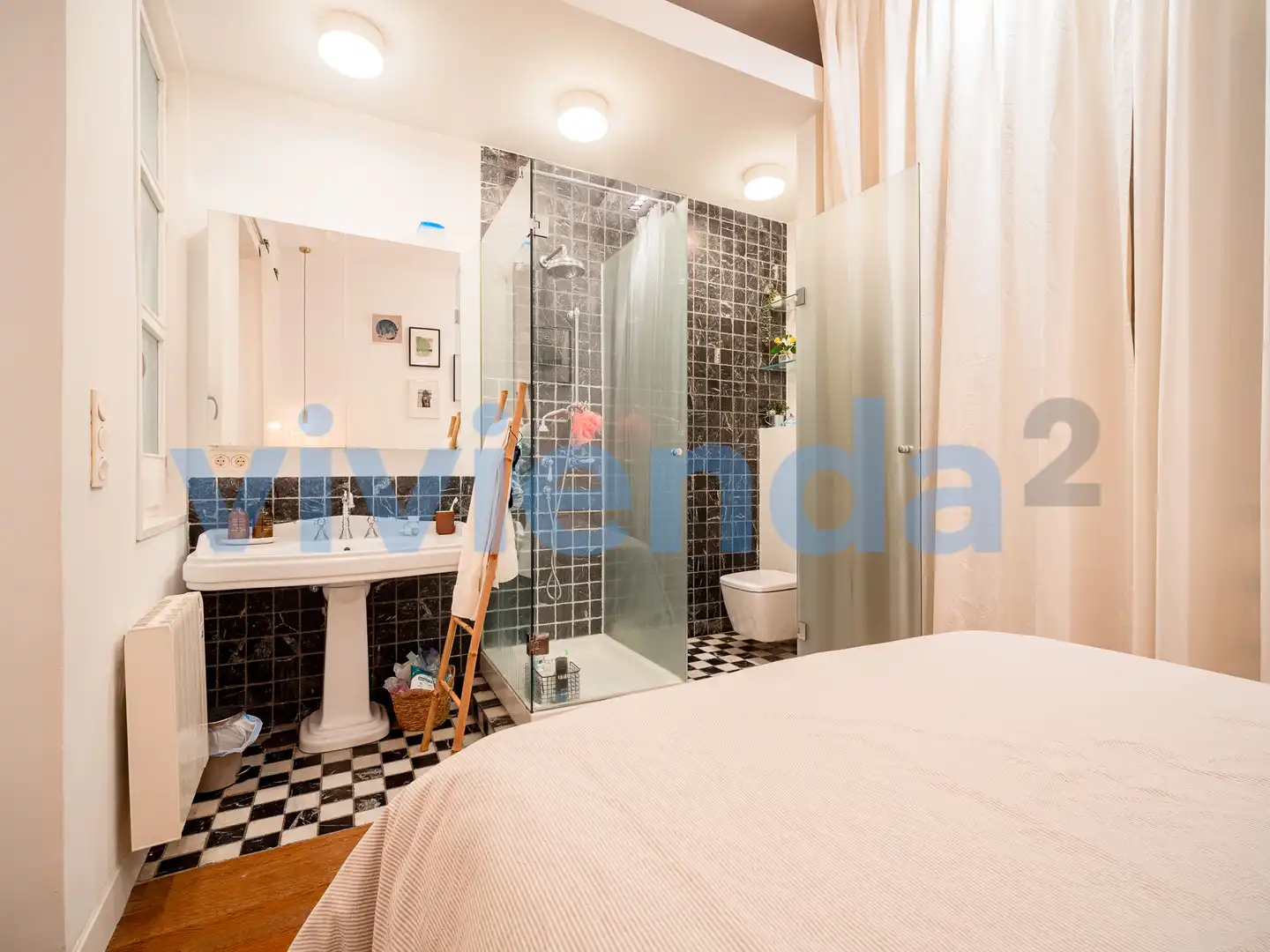 Bathroom of Flat for rent in Madrid  with Air Conditioner, Heating and Balcony