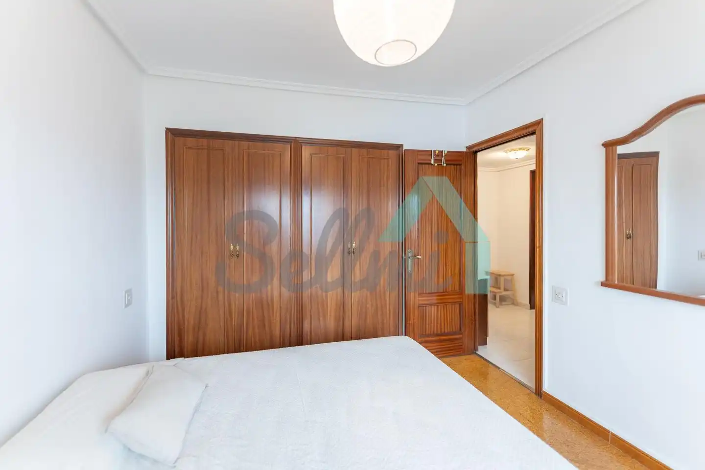 Schlafzimmer von Wohnung zur Miete in Oviedo  mit Heizung, Parkett und Terrasse