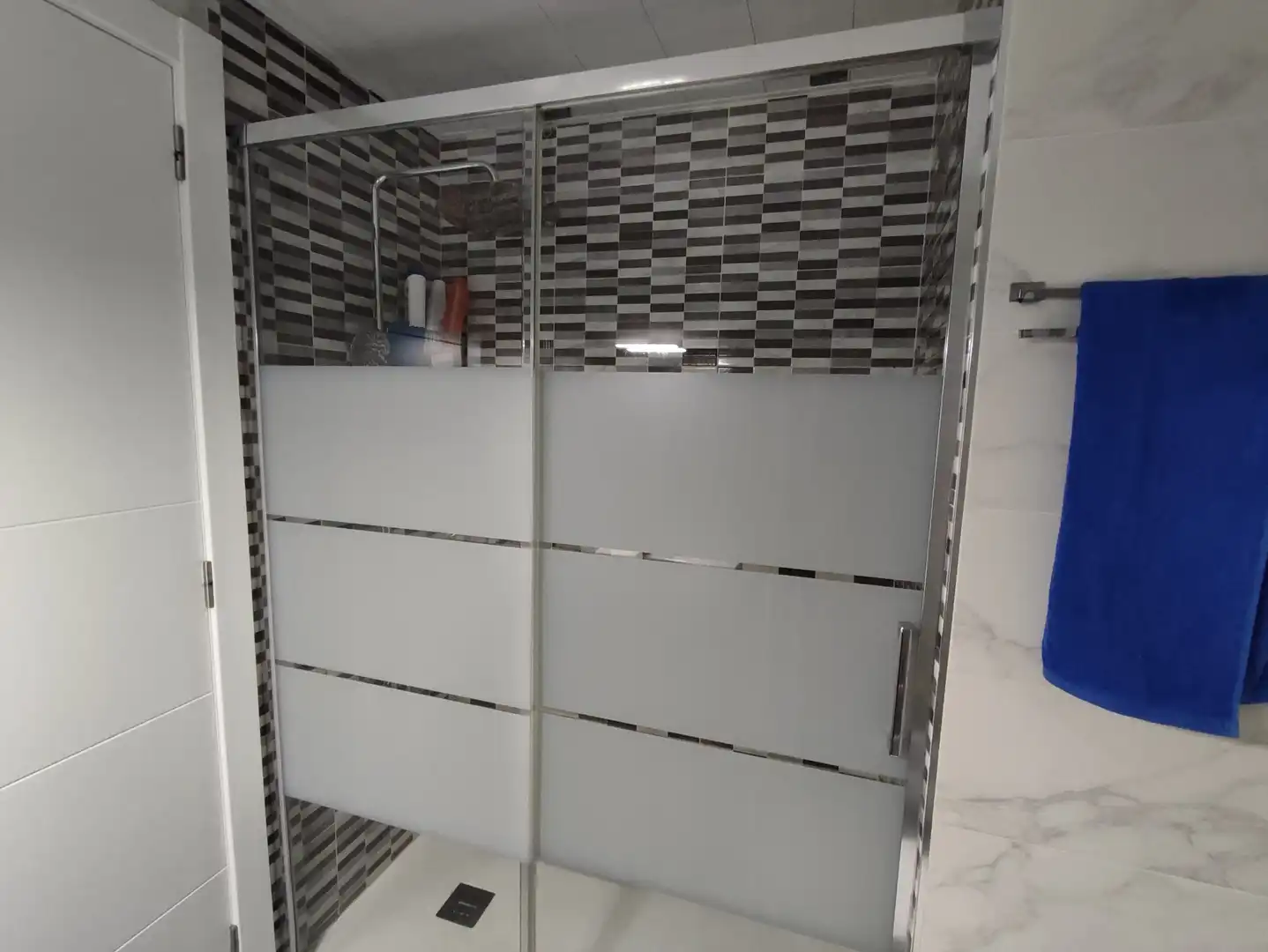 Baño de Casa adosada en venta en Mollet del Vallès con Aire acondicionado, Calefacción y Trastero
