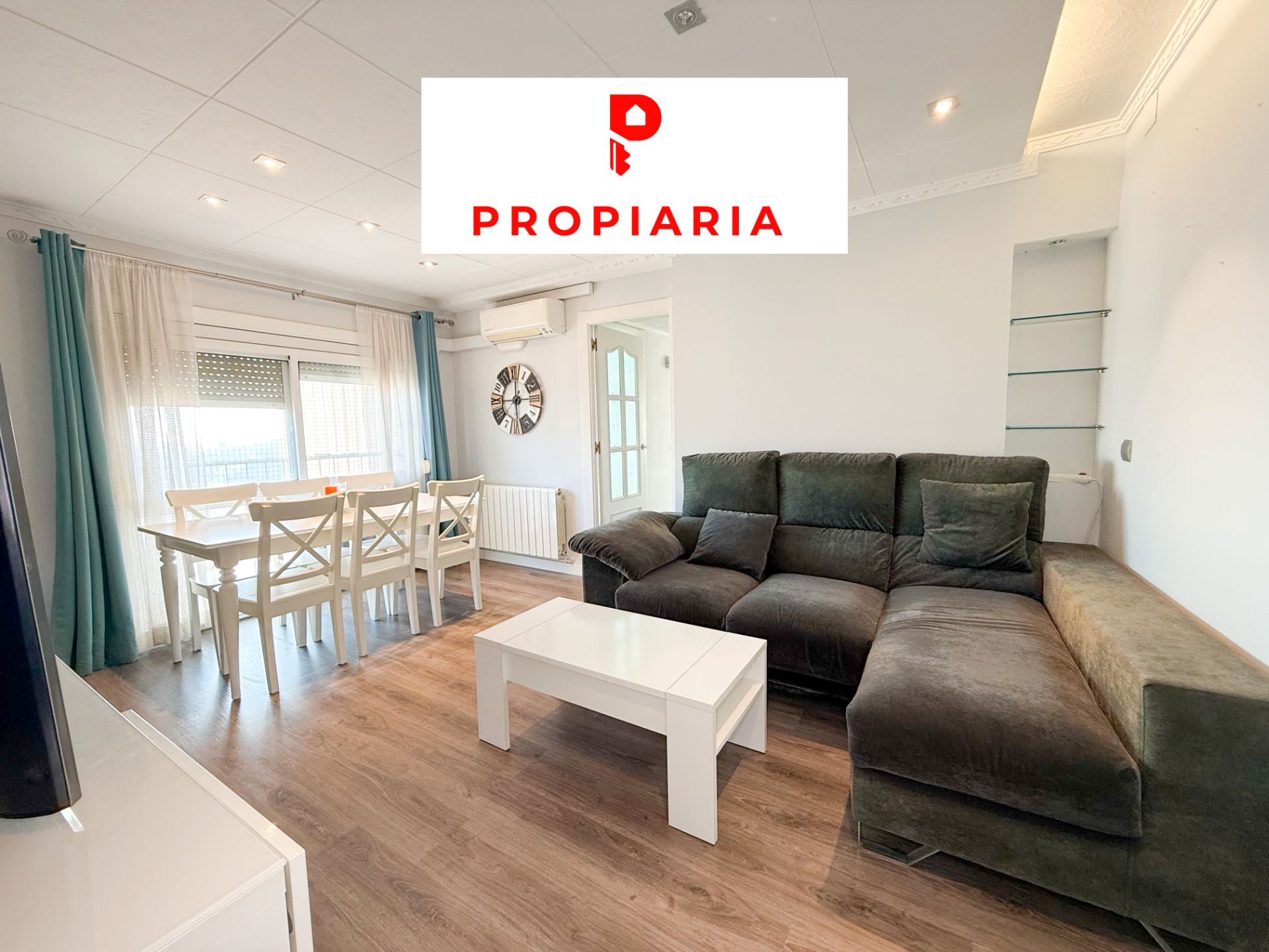 Vista exterior de Àtic en venda en Sant Vicenç Dels Horts amb Aire condicionat, Calefacció i Parquet