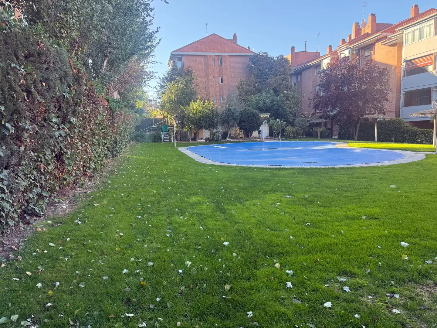 Piscina de Piso en venta en Majadahonda con Calefacción, Jardín privado y Parquet