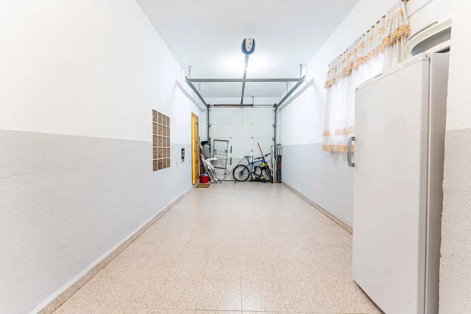 Aparcament de Casa o xalet en venda en Arroyomolinos (Madrid) amb Aire condicionat, Calefacció i Jardí privat