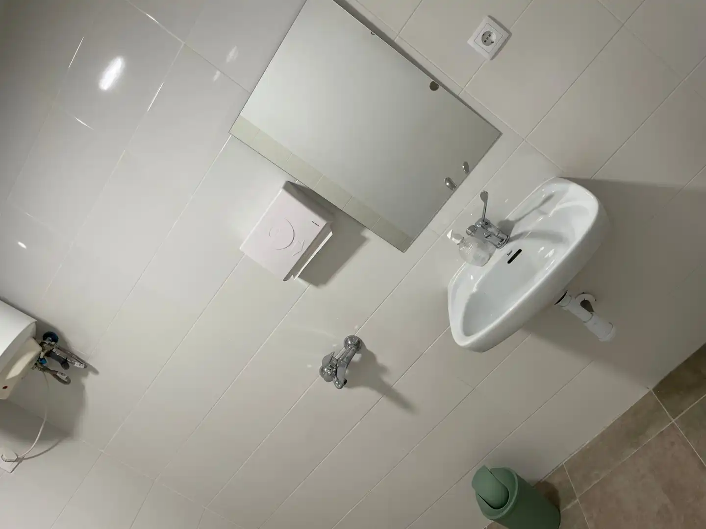 Bathroom of Commercial properties for sale in Alcorcón  with Air Conditioner and Alarm