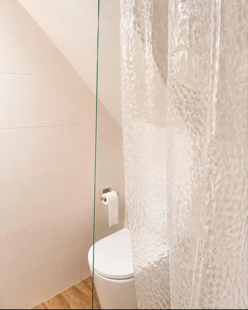 Bany de Apartament de lloguer en Sevilla amb Aire condicionat, Calefacció i Moblat