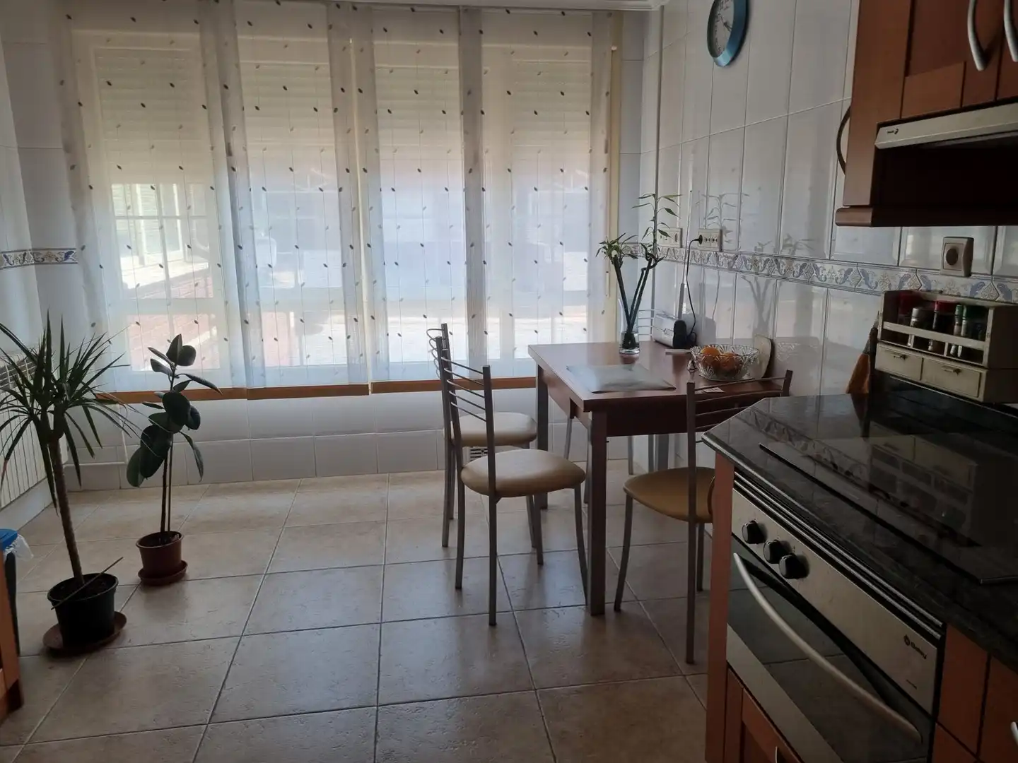 Cuina de Casa o xalet en venda en Nájera amb Calefacció, Terrassa i Moblat