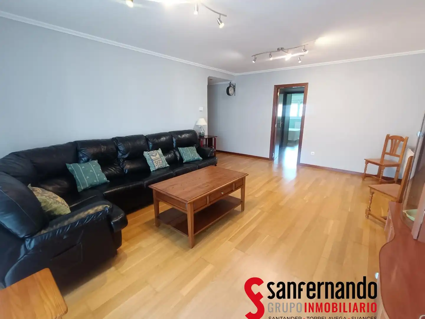 Wohnzimmer von Wohnung zur Miete in Camargo mit Heizung, Parkett und Abstellraum