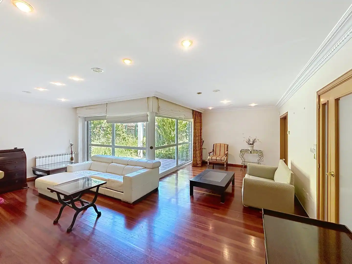 Sala de estar de Casa adosada en venta en Santiago de Compostela  con Calefacción, Terraza y Piscina comunitaria
