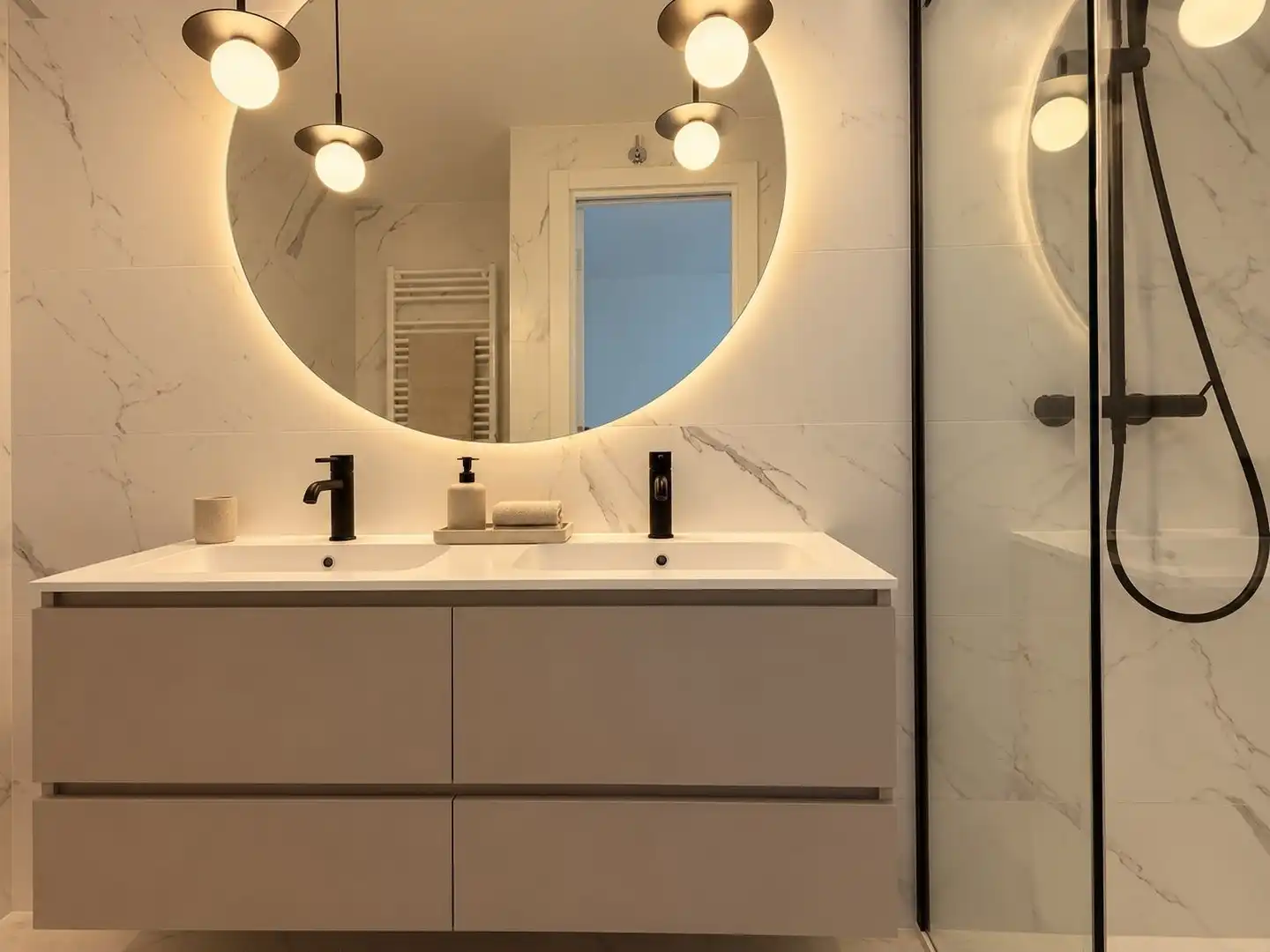 Bathroom of Flat for sale in Barrio de Salamanca