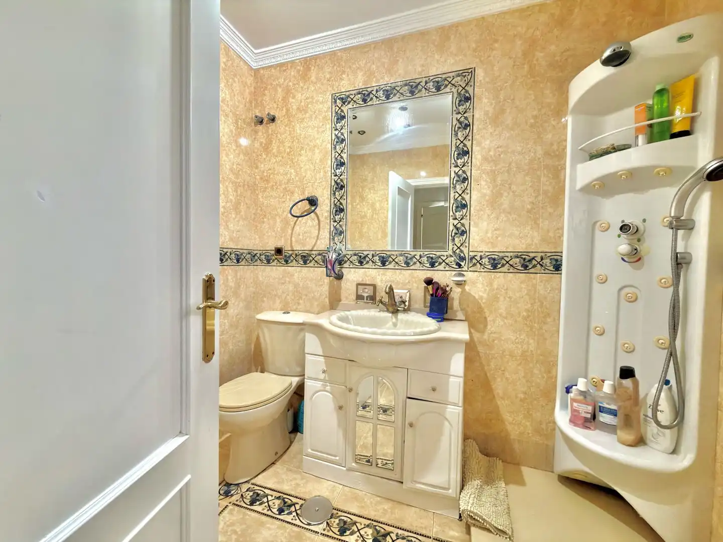 Bathroom of Houses for sale in Gines, Sevilla